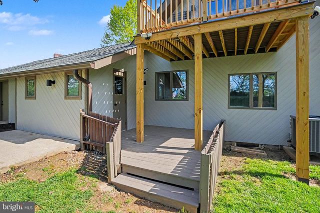 811 WELLINGTON DR, Carlisle, PA 17013