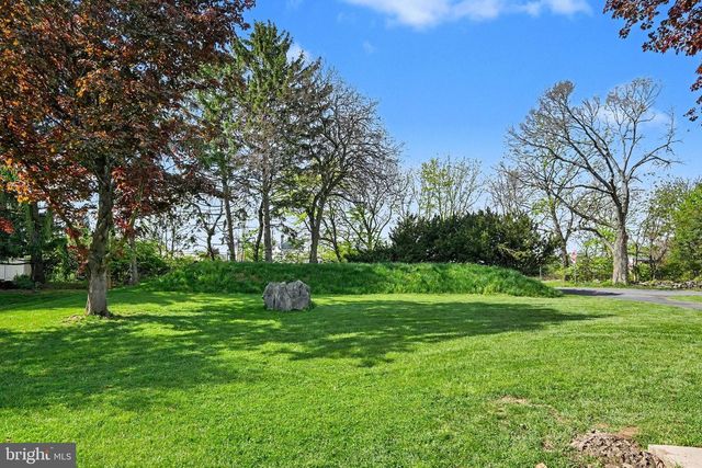 811 WELLINGTON DR, Carlisle, PA 17013