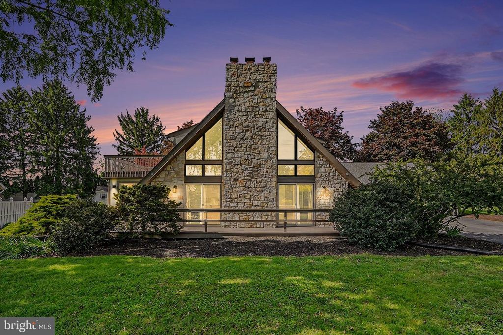 811 WELLINGTON DR, Carlisle, PA 17013