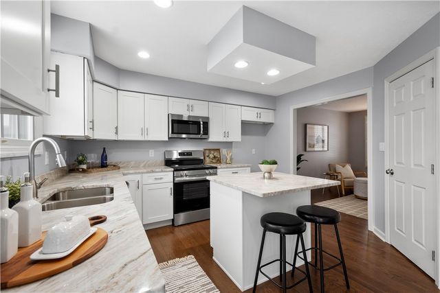 271 Overlook Ct, Robinson Twp, PA 15108