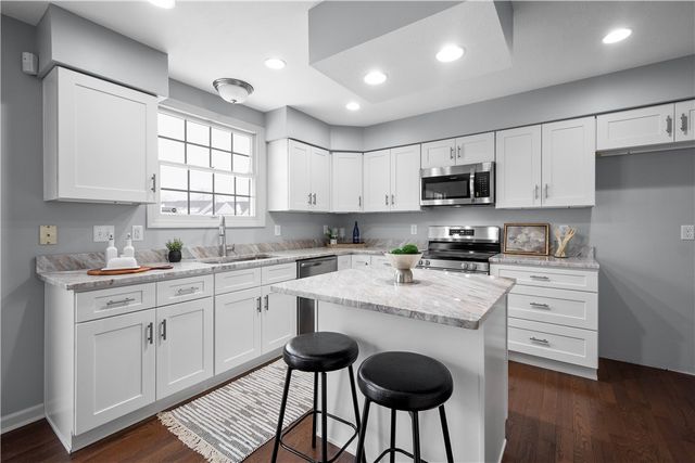 271 Overlook Ct, Robinson Twp, PA 15108