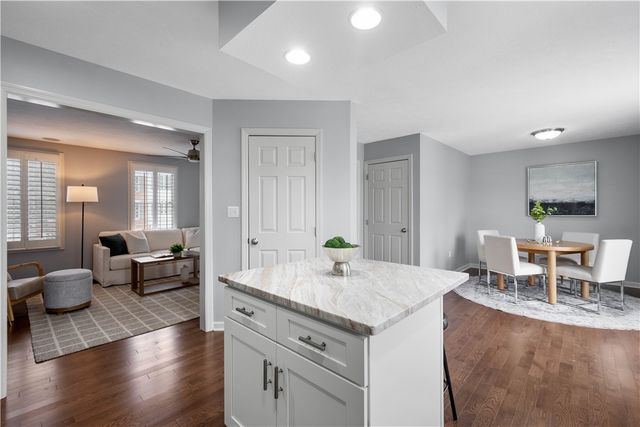 271 Overlook Ct, Robinson Twp, PA 15108