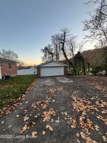 5302 Wiseman Ct, Louisville, KY 40272