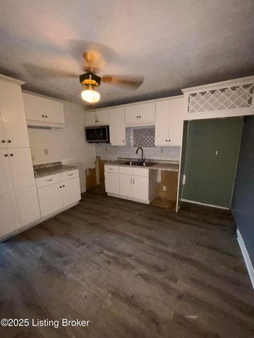 5302 Wiseman Ct, Louisville, KY 40272