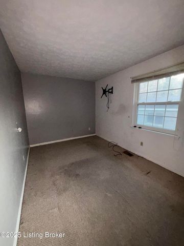 5302 Wiseman Ct, Louisville, KY 40272