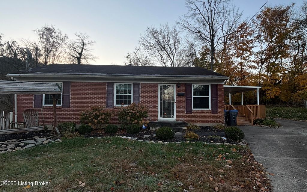 5302 Wiseman Ct, Louisville, KY 40272