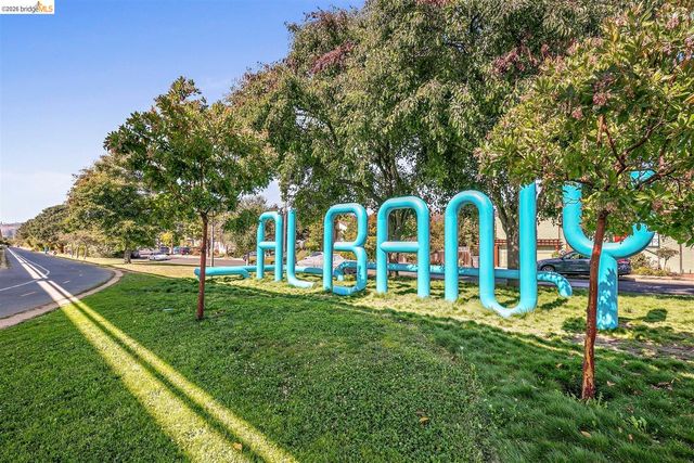 621 Kains Ave, Albany, CA 94706