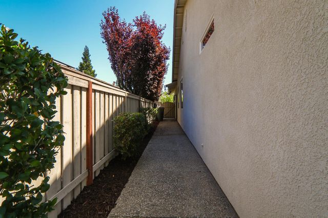 398 Marigold Ln, Lincoln, CA 95648