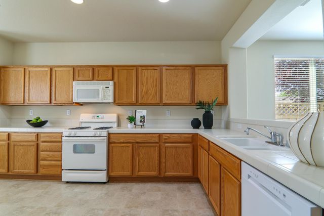 398 Marigold Ln, Lincoln, CA 95648