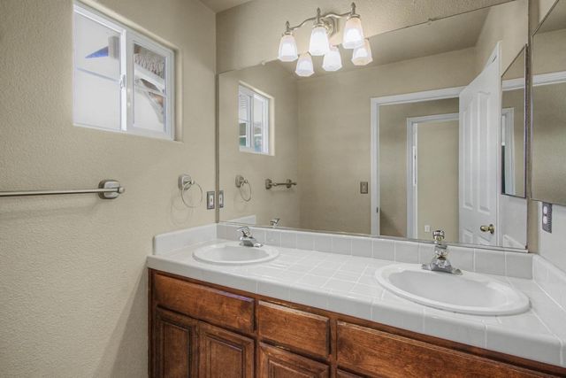 1753 Mills, Los Banos, CA 93635