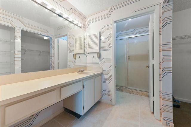 105 Lakeview Drive E, Royal Palm Beach, FL 33411