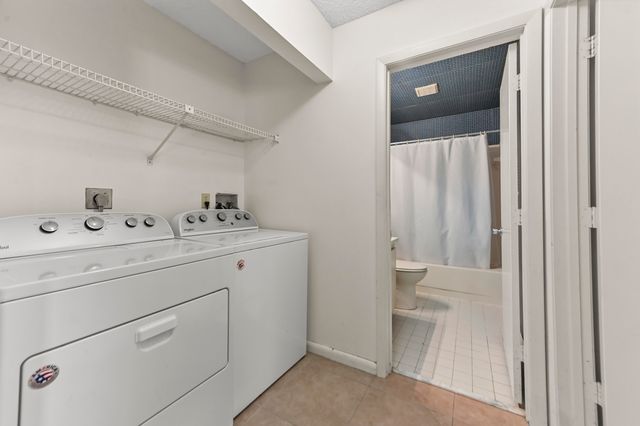 105 Lakeview Drive E, Royal Palm Beach, FL 33411