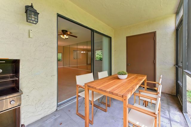 105 Lakeview Drive E, Royal Palm Beach, FL 33411