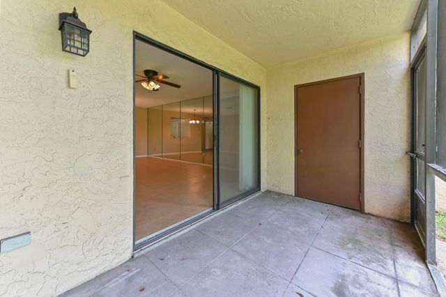105 Lakeview Drive E, Royal Palm Beach, FL 33411