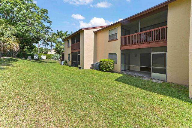105 Lakeview Drive E, Royal Palm Beach, FL 33411