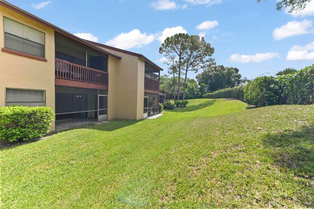 105 Lakeview Drive E, Royal Palm Beach, FL 33411