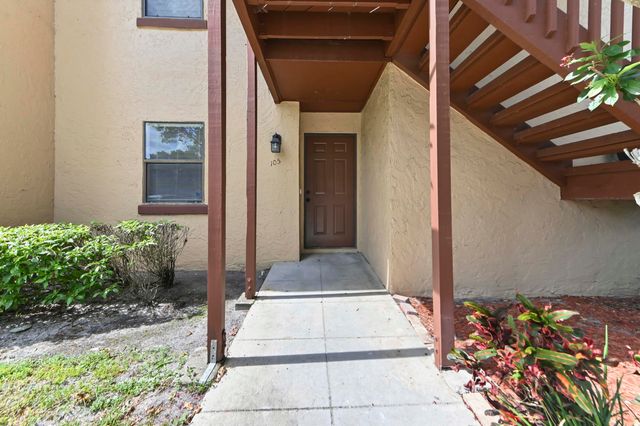 105 Lakeview Drive E, Royal Palm Beach, FL 33411