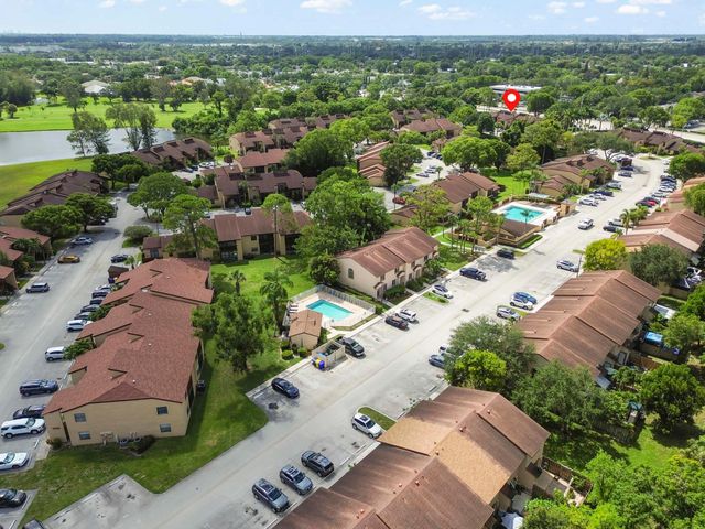 105 Lakeview Drive E, Royal Palm Beach, FL 33411