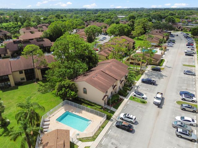 105 Lakeview Drive E, Royal Palm Beach, FL 33411