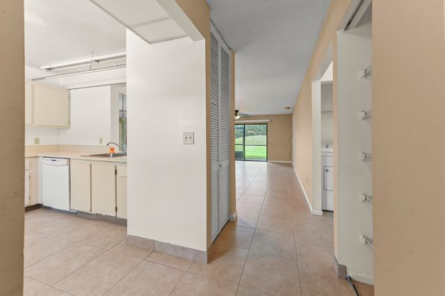 105 Lakeview Drive E, Royal Palm Beach, FL 33411