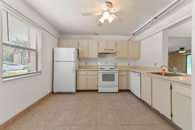 105 Lakeview Drive E, Royal Palm Beach, FL 33411