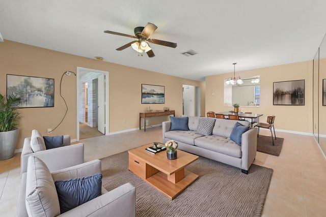 105 Lakeview Drive E, Royal Palm Beach, FL 33411
