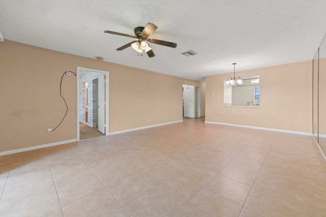 105 Lakeview Drive E, Royal Palm Beach, FL 33411