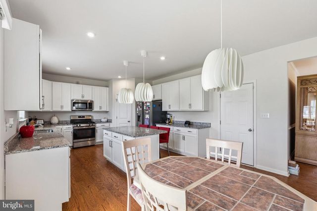 30 CHARLESTON CIR, Dover, DE 19904