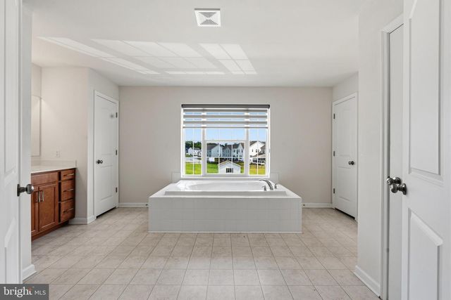 30 CHARLESTON CIR, Dover, DE 19904