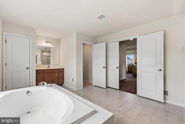 30 CHARLESTON CIR, Dover, DE 19904