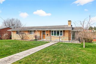 1106 Skyline Dr, Hempfield Twp, PA 15601