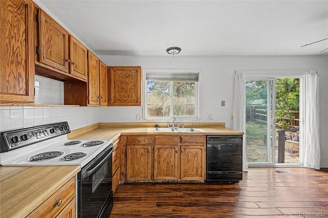 10015 Beach Street, Denver, CO 80260
