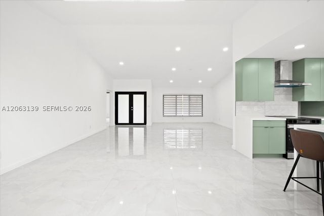 9272 NW 18th St, Plantation, FL 33322