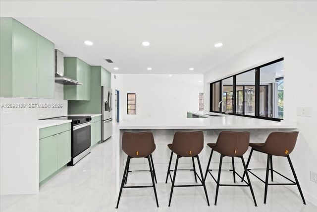 9272 NW 18th St, Plantation, FL 33322