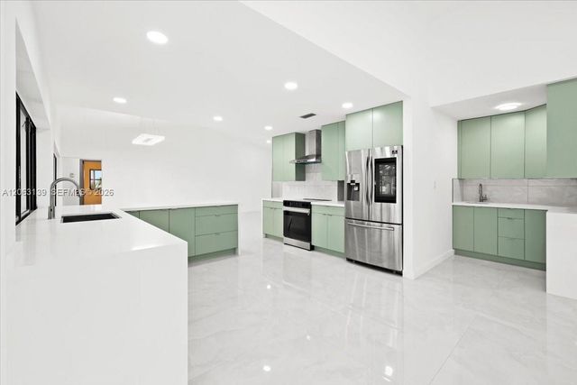 9272 NW 18th St, Plantation, FL 33322