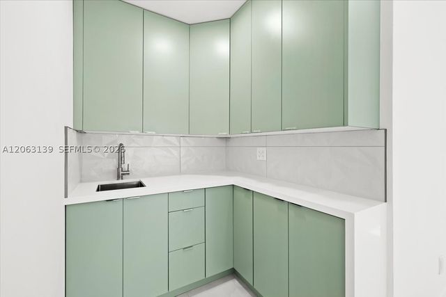 9272 NW 18th St, Plantation, FL 33322