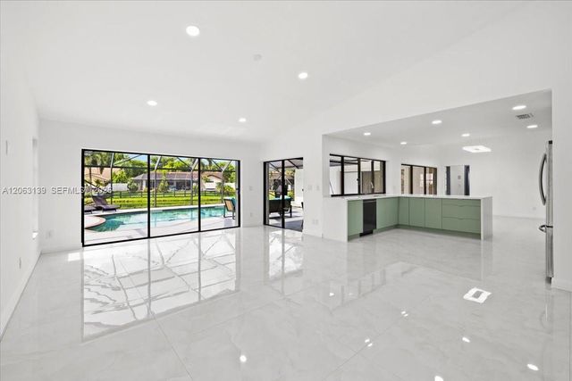 9272 NW 18th St, Plantation, FL 33322