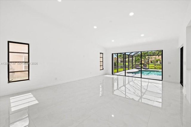 9272 NW 18th St, Plantation, FL 33322