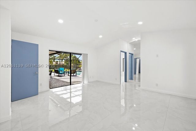 9272 NW 18th St, Plantation, FL 33322