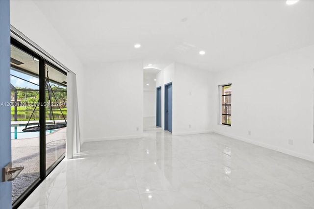 9272 NW 18th St, Plantation, FL 33322