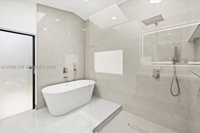 9272 NW 18th St, Plantation, FL 33322