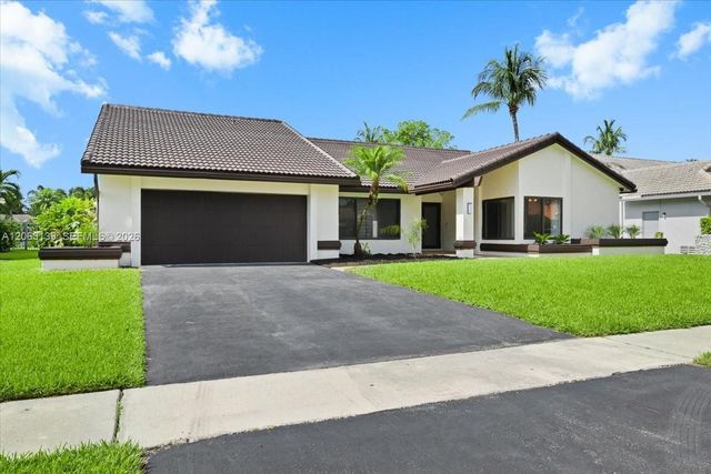9272 NW 18th St, Plantation, FL 33322
