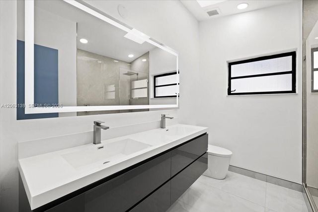 9272 NW 18th St, Plantation, FL 33322