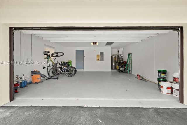 9272 NW 18th St, Plantation, FL 33322