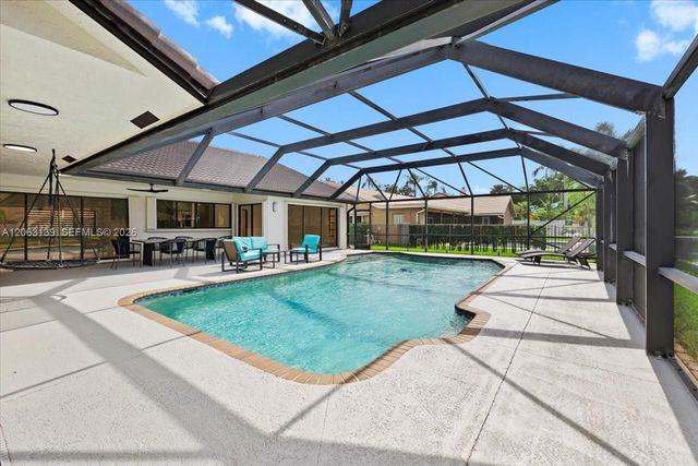 9272 NW 18th St, Plantation, FL 33322