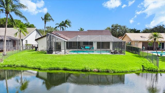 9272 NW 18th St, Plantation, FL 33322