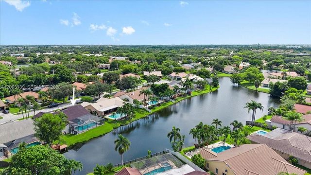9272 NW 18th St, Plantation, FL 33322