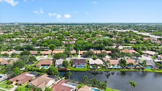 9272 NW 18th St, Plantation, FL 33322
