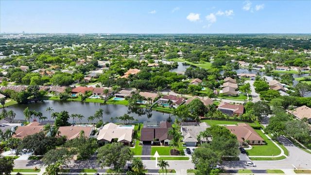 9272 NW 18th St, Plantation, FL 33322
