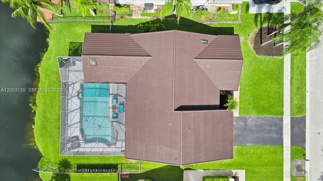 9272 NW 18th St, Plantation, FL 33322